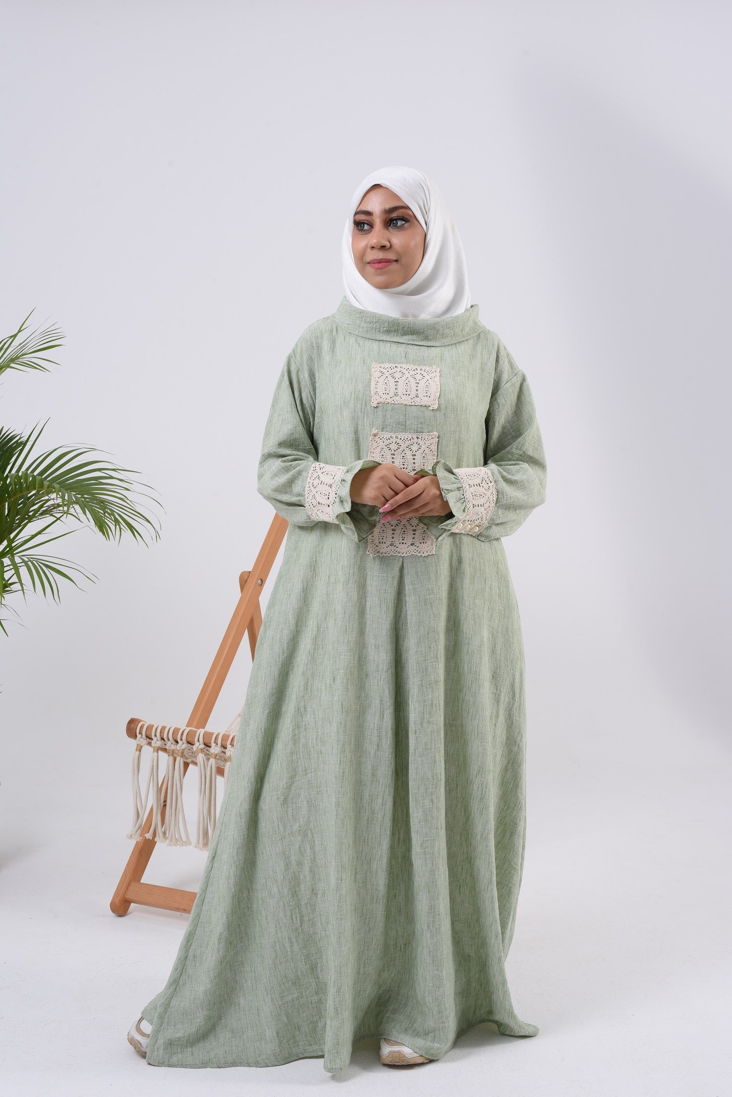 Linen Abaya with Elegant Lace_  عباية كتان بدانتيل أنيق