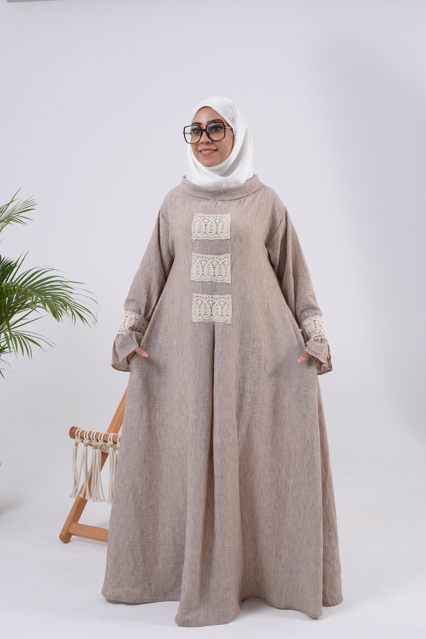 Linen Abaya with Elegant Lace_  عباية كتان بدانتيل أنيق