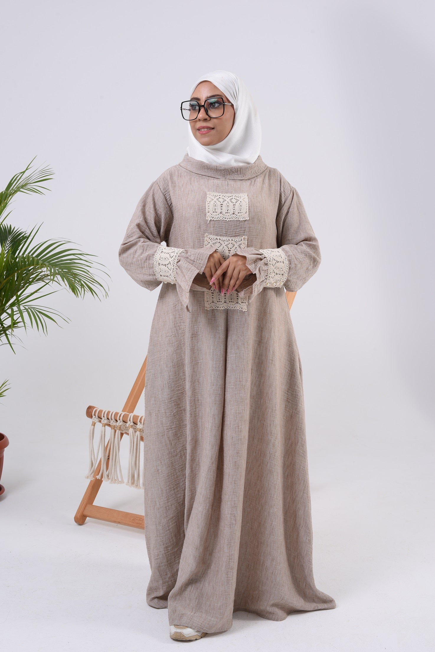 Linen Abaya with Elegant Lace_  عباية كتان بدانتيل أنيق