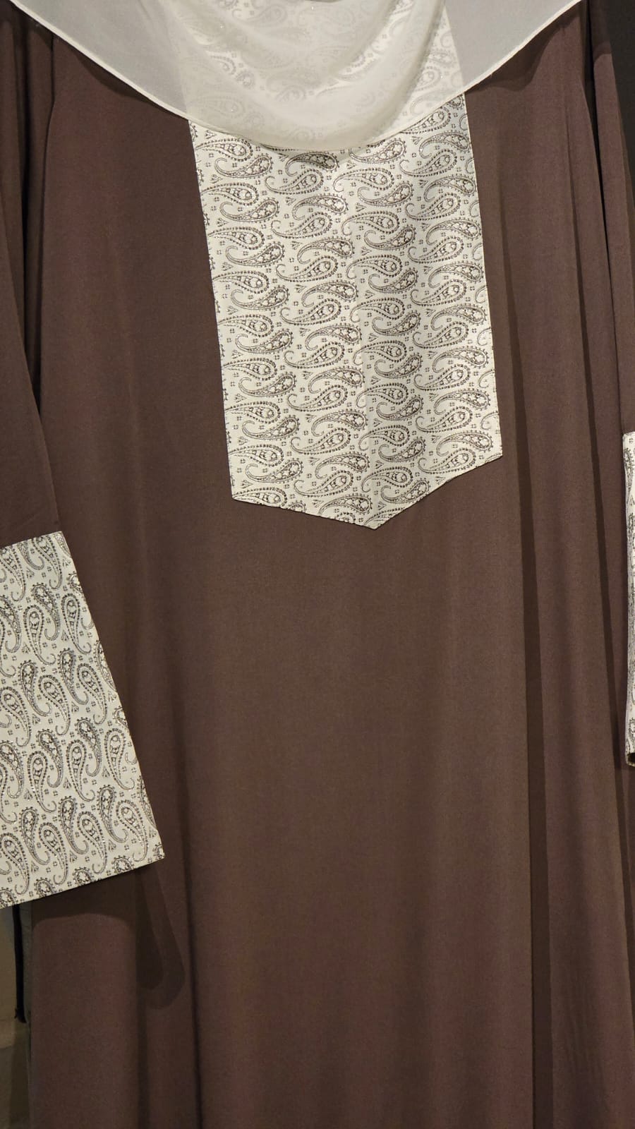 Premium Crepe & Brocade Abaya with Macrame Belt عباية كريب مع بروكار بني فاخرة