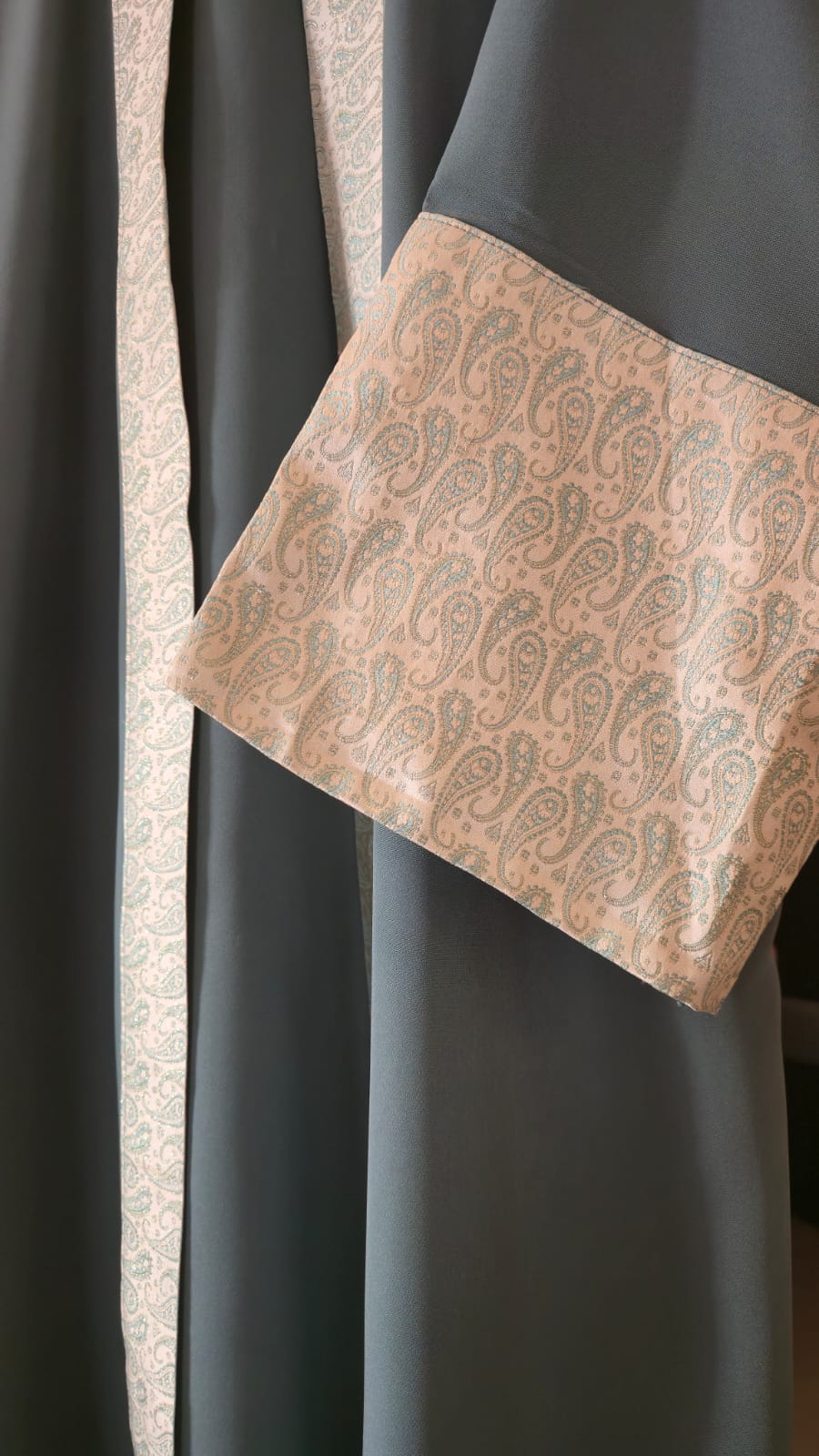 قفطان فاخر بلمسة البروكار Premium TR & Brocade Open-Front Kaftan