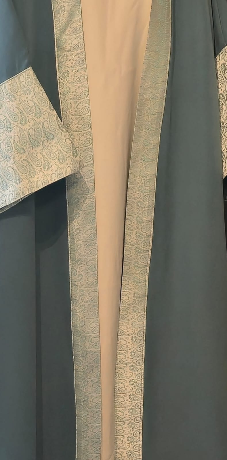 قفطان فاخر بلمسة البروكار Premium TR & Brocade Open-Front Kaftan